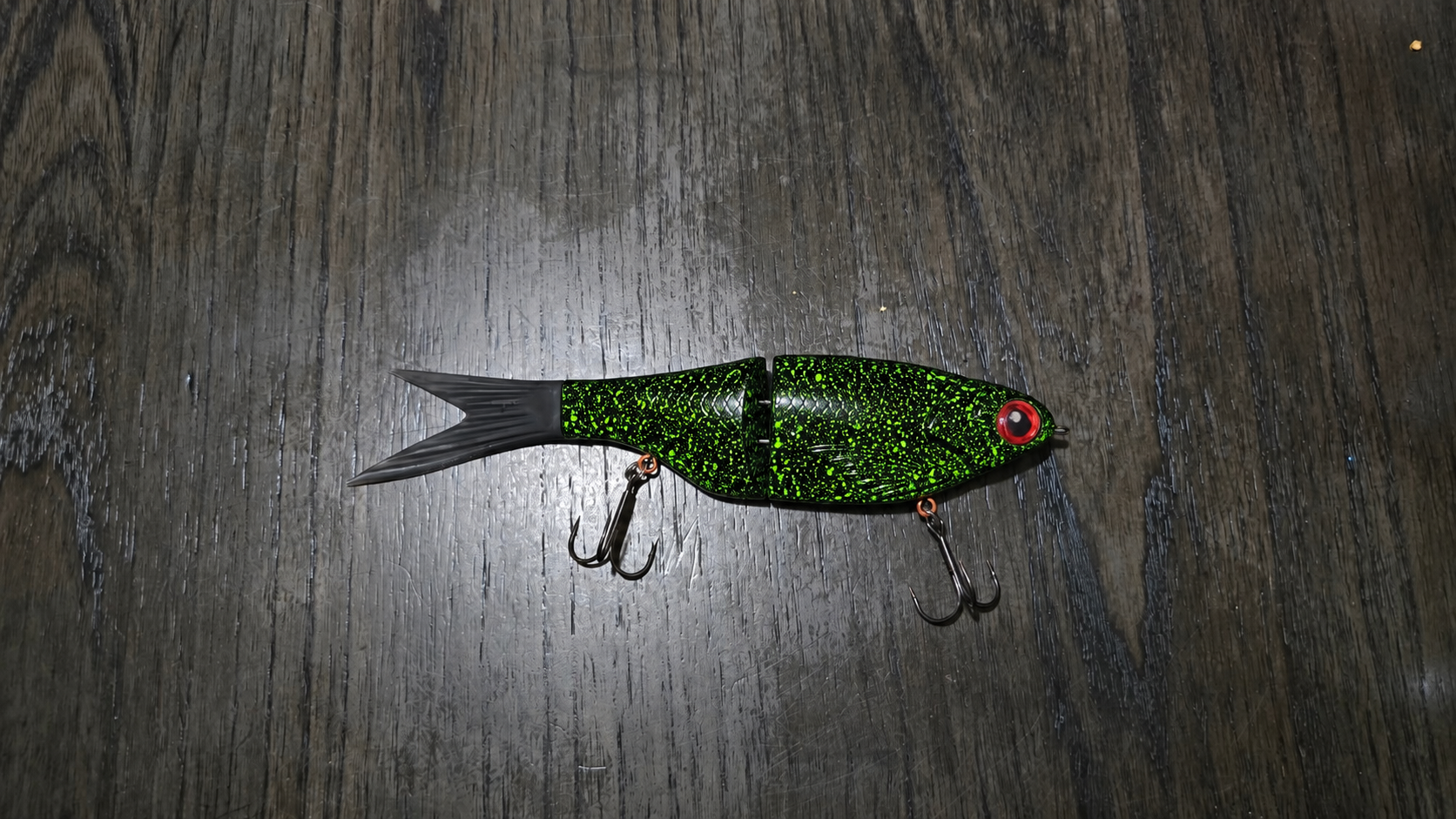 8.5 inch green splatter glide bait